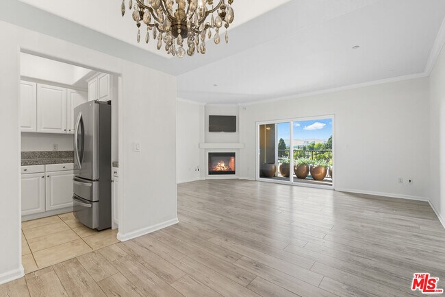 Building Photo - 3401 S Bentley Ave