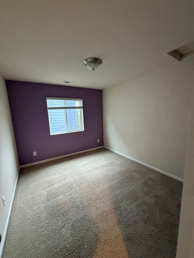 Building Photo - 12622 NE 49th Way