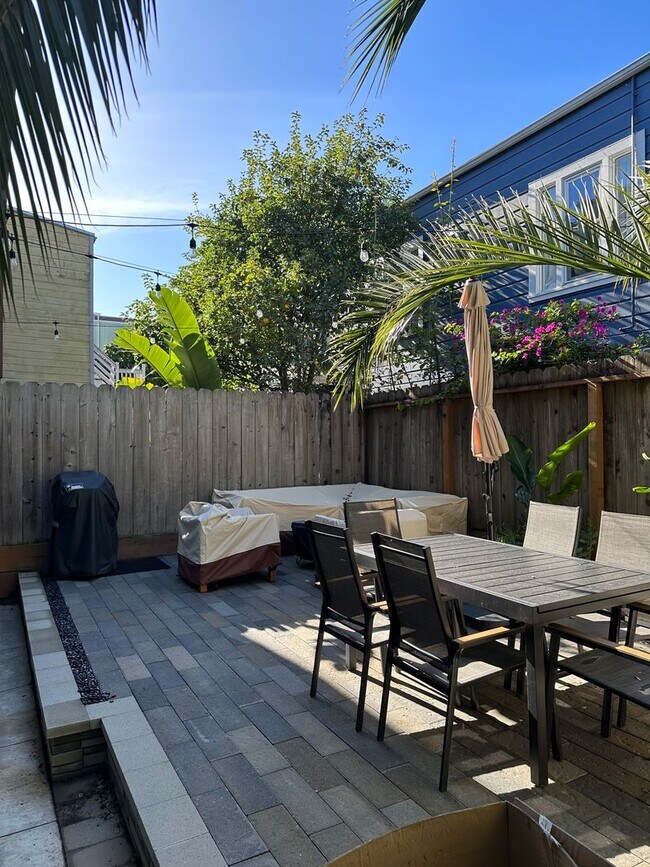 Building Photo - Epic Real Estate & Asso. Inc. - Beautiful, Spacious & Sunny 2 br/2ba Condo Available in Mission -...
