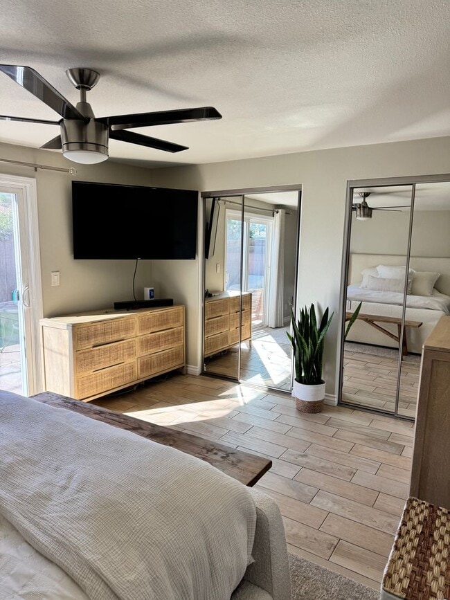 Building Photo - Charming 2-Bedroom, 1.5-Bath Apartment with Private Yard and 1 Car Garage