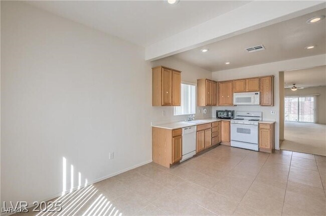 Building Photo - 3520 Kittiwake Rd