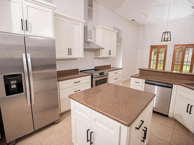 Building Photo - 1616 Sebastian Dr