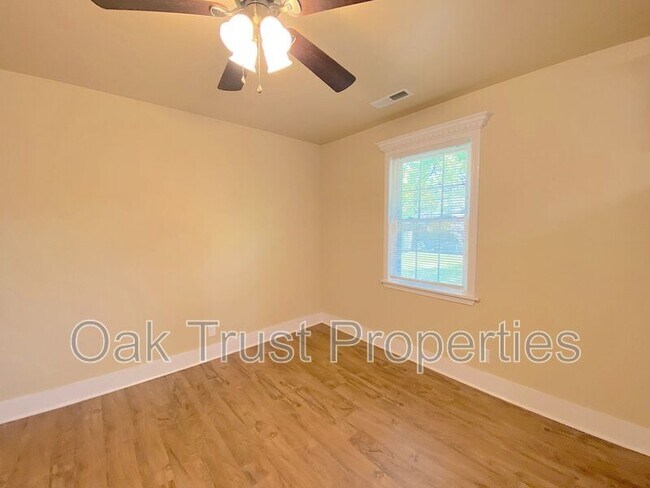 Building Photo - 1227 Mathis Ferry Rd