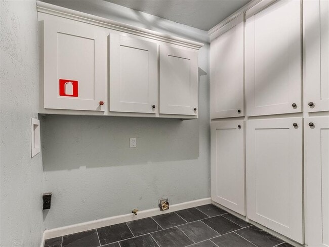 Building Photo - 1428 Cinderella Ave