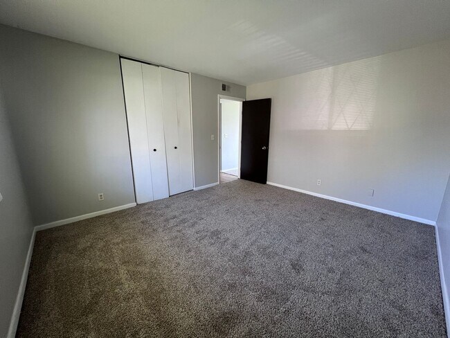 Building Photo - 01050 - Ardmore 2610-2612