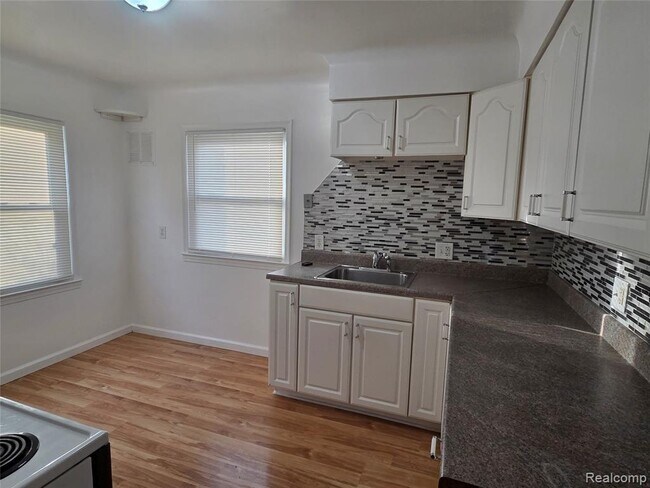 Building Photo - 1536 Hollywood St