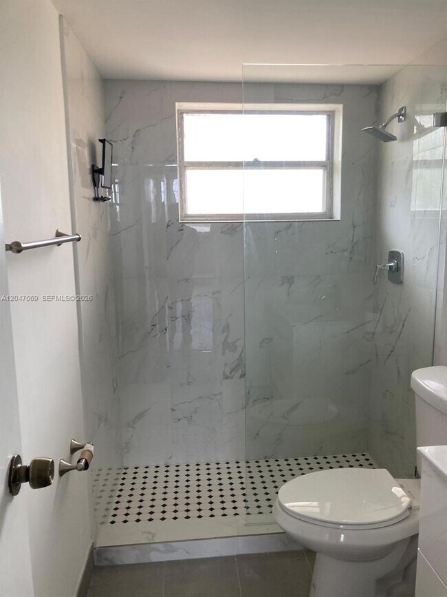 Building Photo - 7900 Tatum Waterway Dr