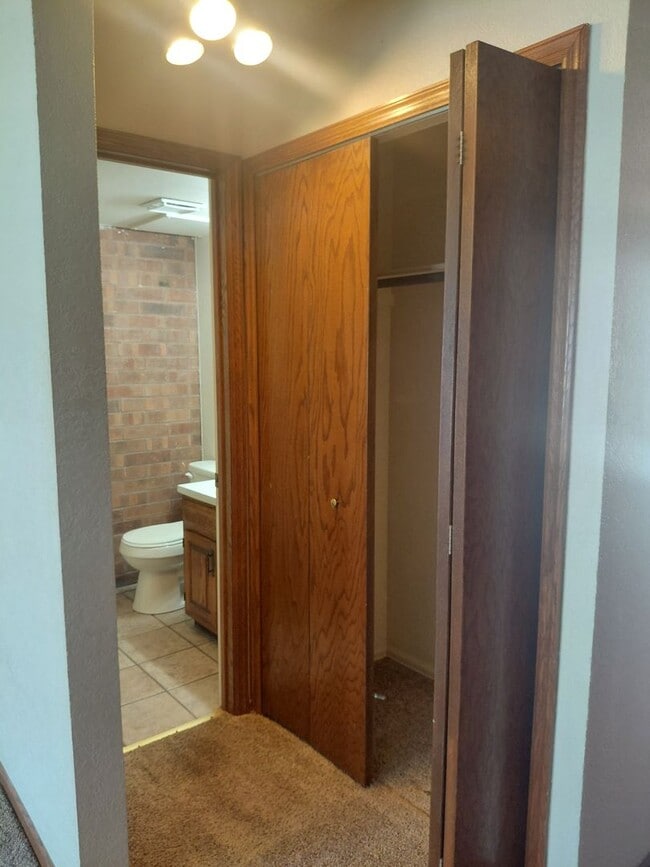 Building Photo - 2111 Chatalet Ln
