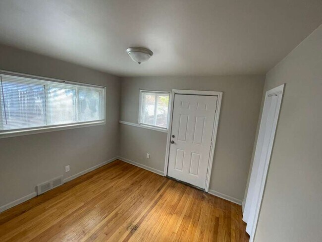 Building Photo - 9083 Grandville Ave