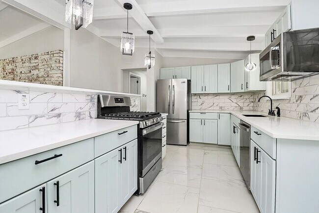 Building Photo - Beautifully Renovated 3BD/1BA Ranch in Sen...