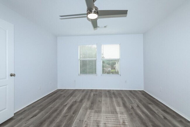 Building Photo - 302 Falling Pine Dr