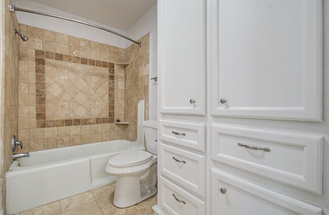 Building Photo - 812 Stone Mountain Dr