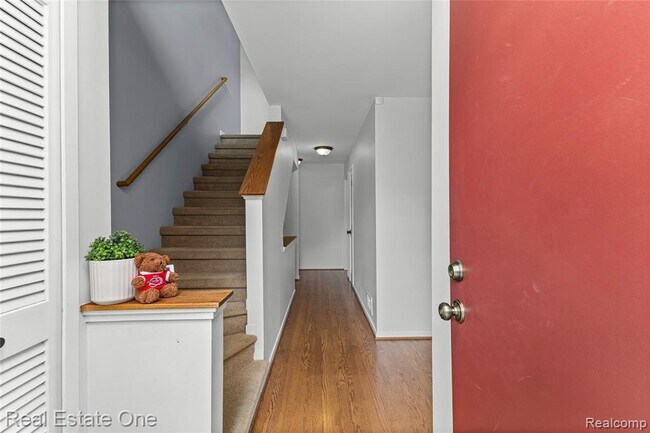 Building Photo - 732 Hamilton Ct