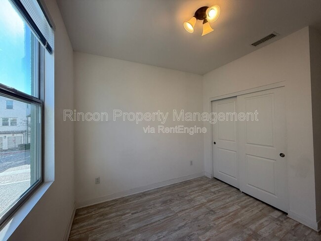 Building Photo - 43 Jensen Ct