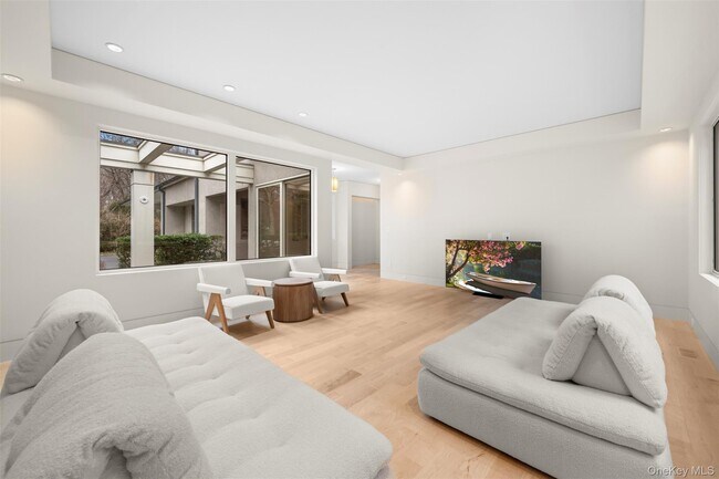 Building Photo - 121 Piping Rock Rd