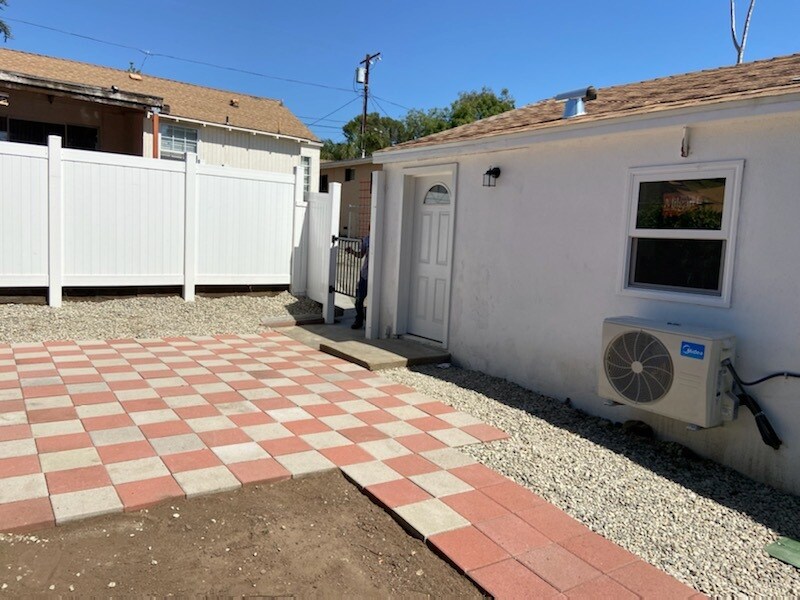 Building Photo - 10435 Las Lunitas Ave