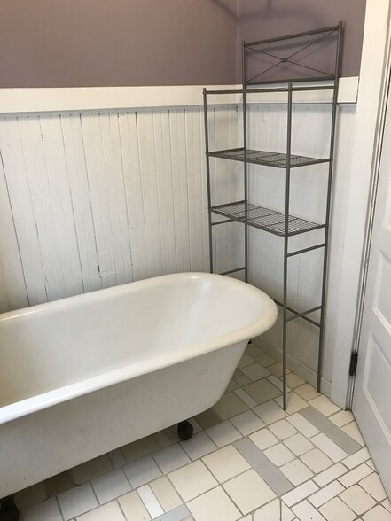 Building Photo - 109 NE Hancock St