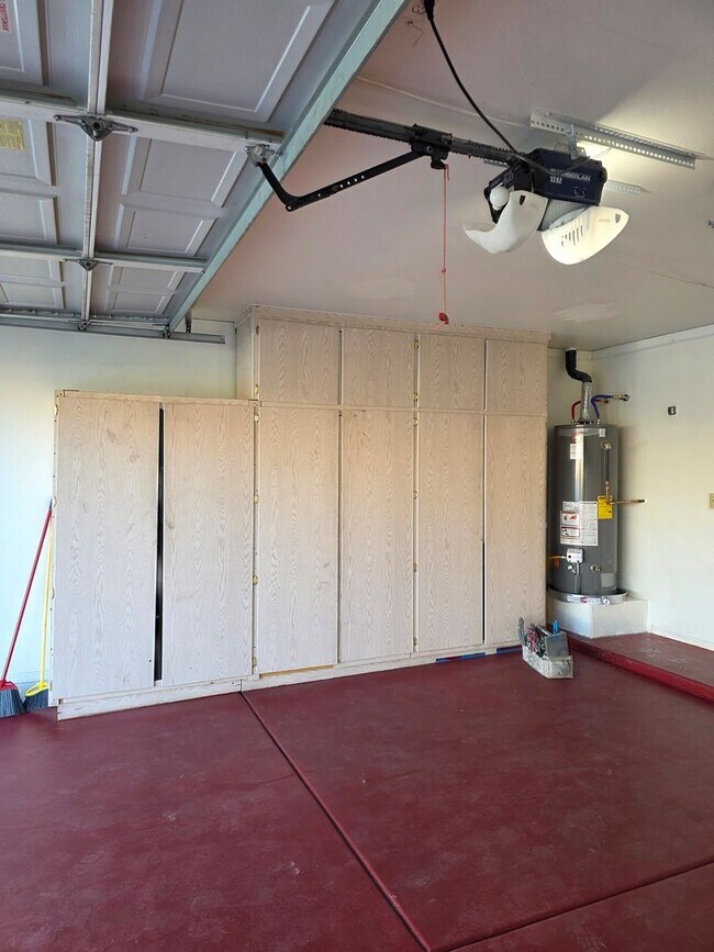 Building Photo - Beautiful 3BR 2BA Home w/ Private Pool • Pool + Covered Patio • Attached Garage in Phoenix