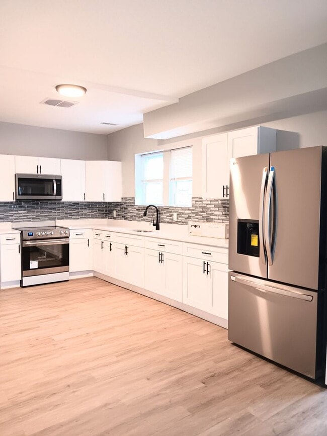 Building Photo - 3721 Main St