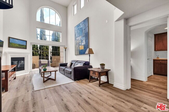 Building Photo - 15206 Burbank Blvd