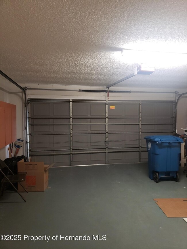 Building Photo - 7431 Flyway Dr