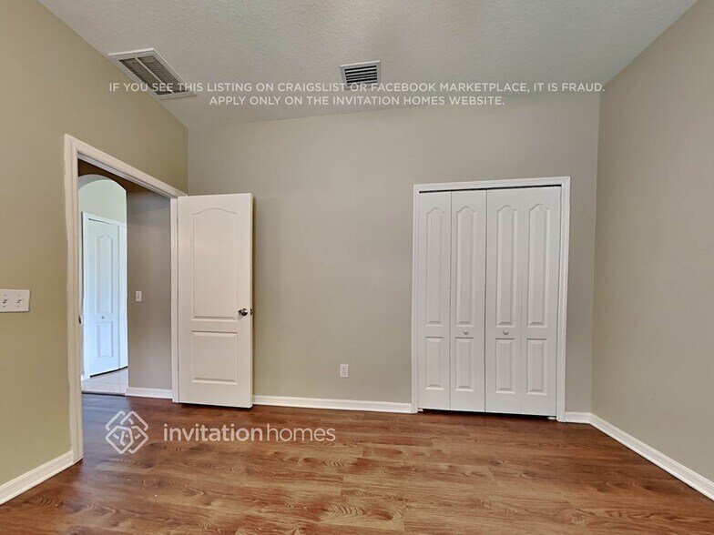 Building Photo - 10417 Meadow Spring Dr