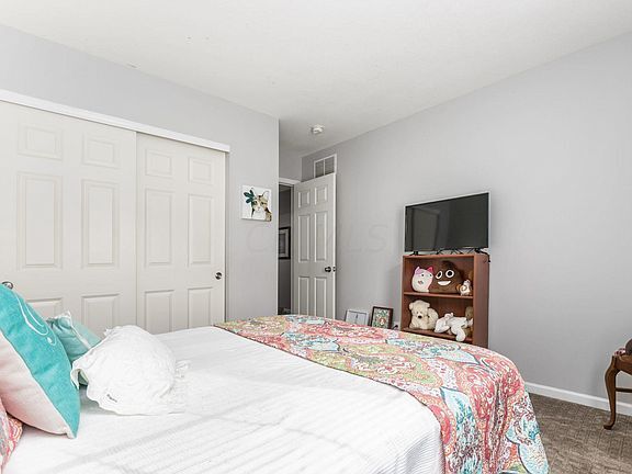 2nd BR - 657 Grove Cir