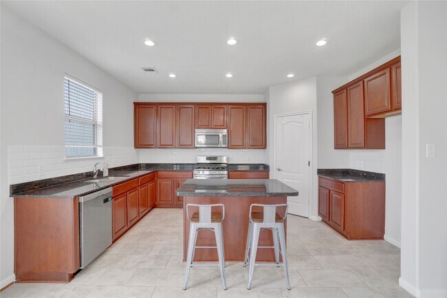 Building Photo - 10514 Kentington Oak Dr