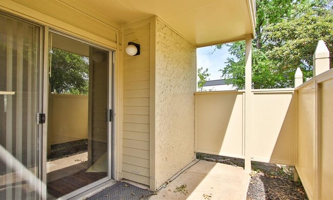 Building Photo - 2120 El Paseo St