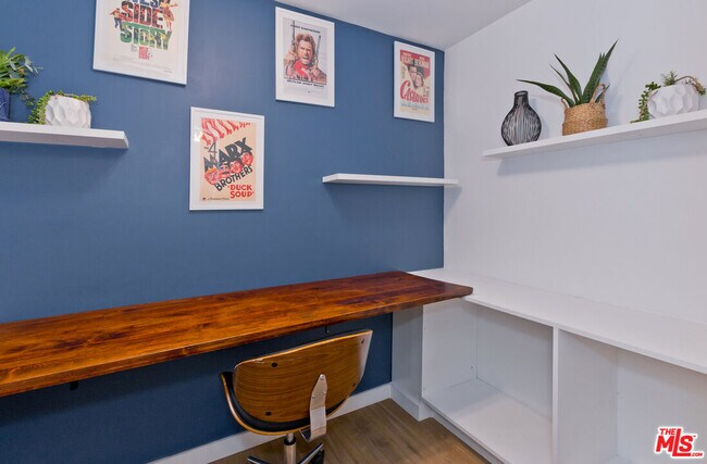 Building Photo - 2660 N Farrell Dr