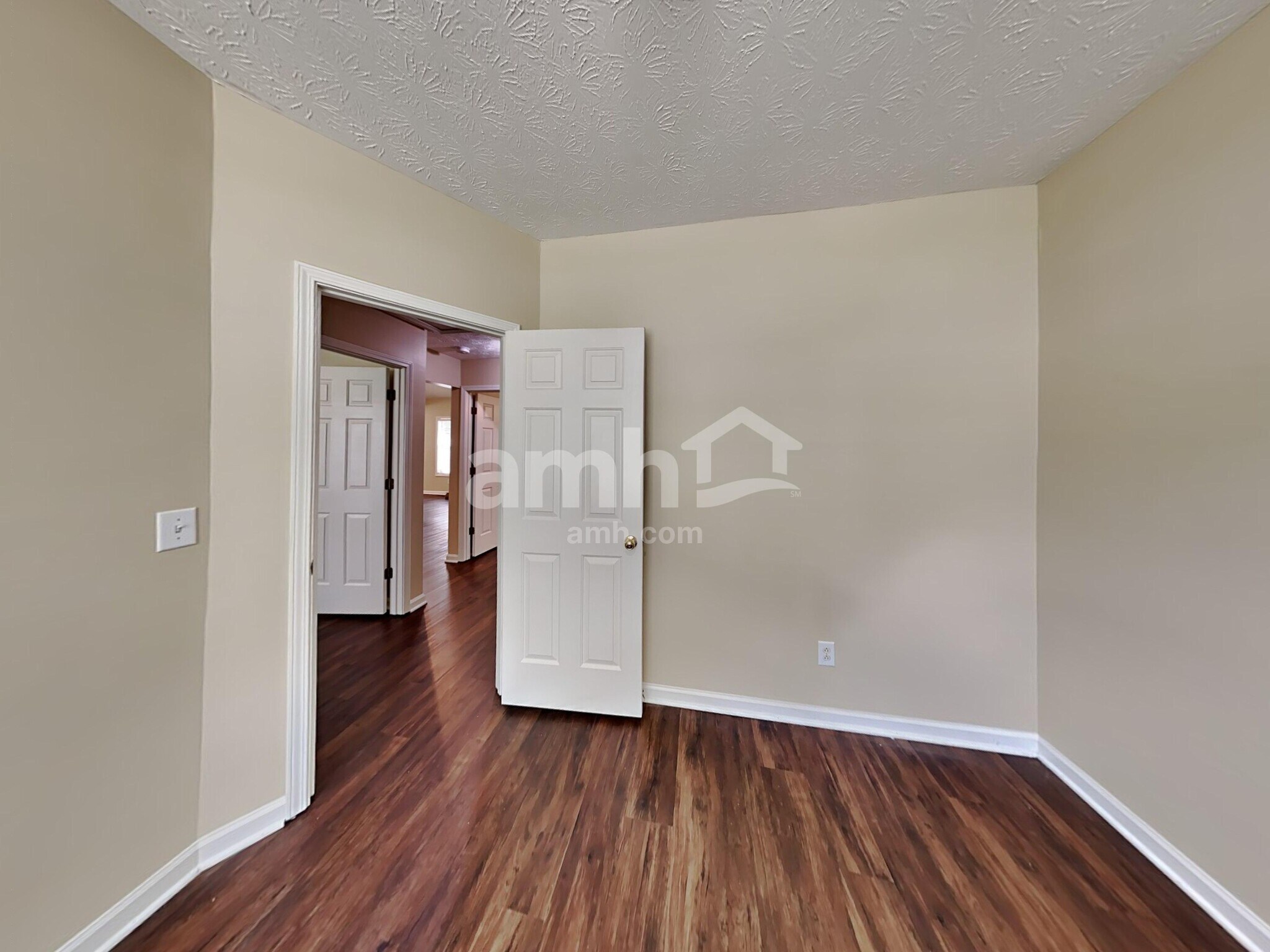 Building Photo - 3930 Pheasant Run Trce