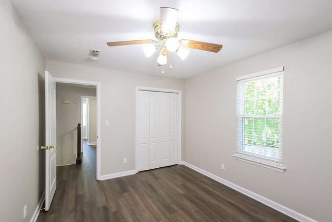 Building Photo - 543 Fairfield Way