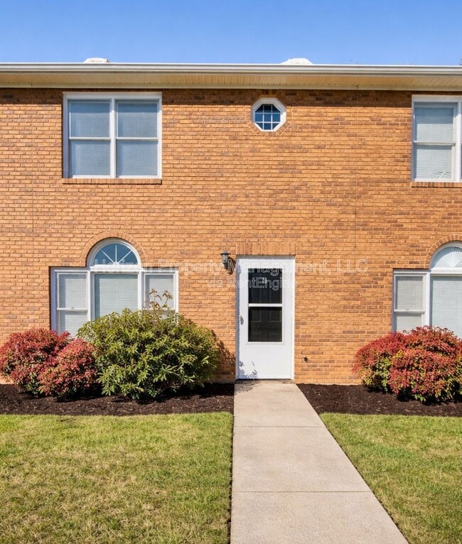 Building Photo - 4071 Hidden Hollow Dr