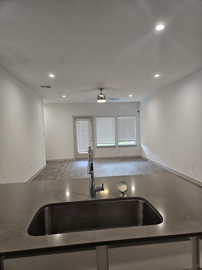 Building Photo - 12816 Heddington Grv Ln