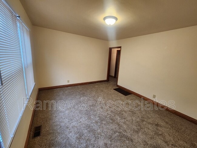 Building Photo - 1108 Hathaway Ave