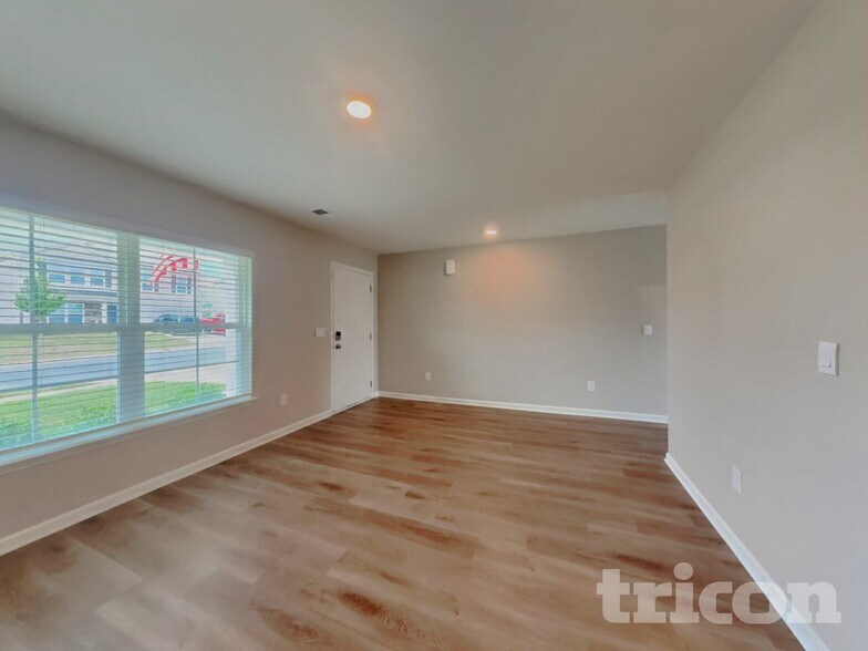 Building Photo - 6858 Keeneland Dr