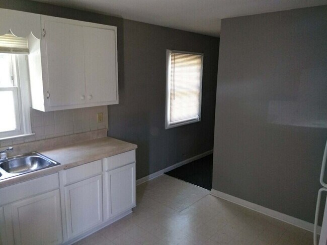 Building Photo - 1410 Moonlite Ave