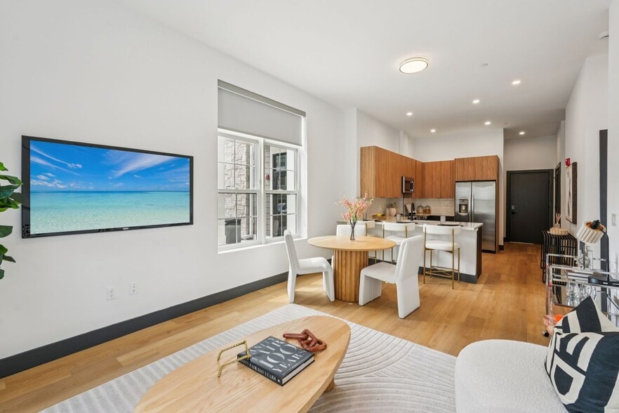 Interior Photo - Lexington on Broadway