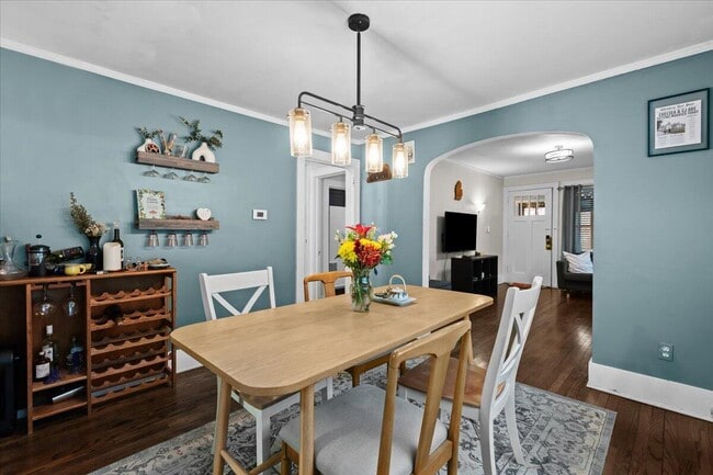 Building Photo - 575 E Lewiston Ave