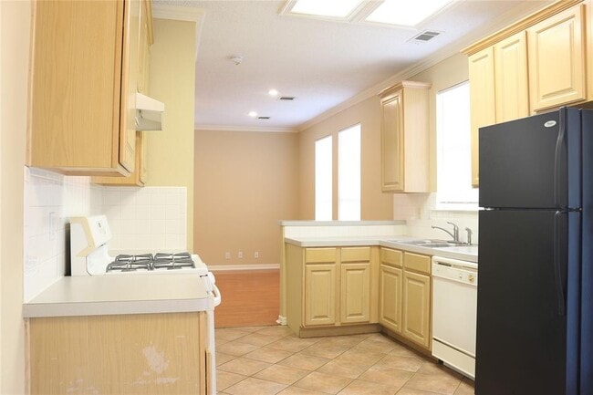 Building Photo - 8408 Siskin Cove