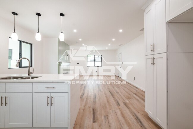 Building Photo - 9135 Arrington Ave