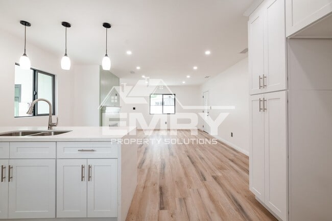 Building Photo - Amazing Deal 3 Bed 2 Bath House Arrington Ave Downey