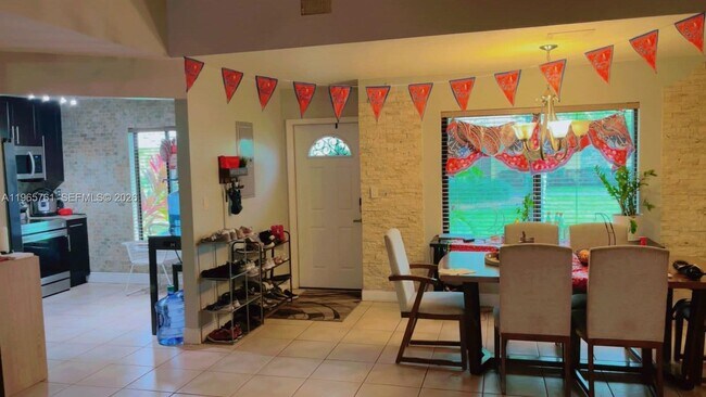 Building Photo - 7509 SW 26th Ct