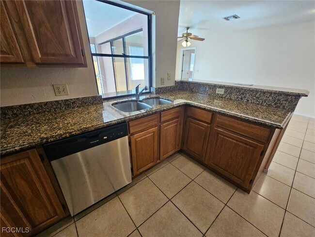 Building Photo - 1206 SE 36th Terrace