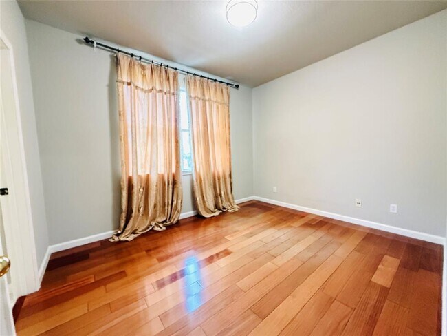 Building Photo - 2100 Pipers Field Dr