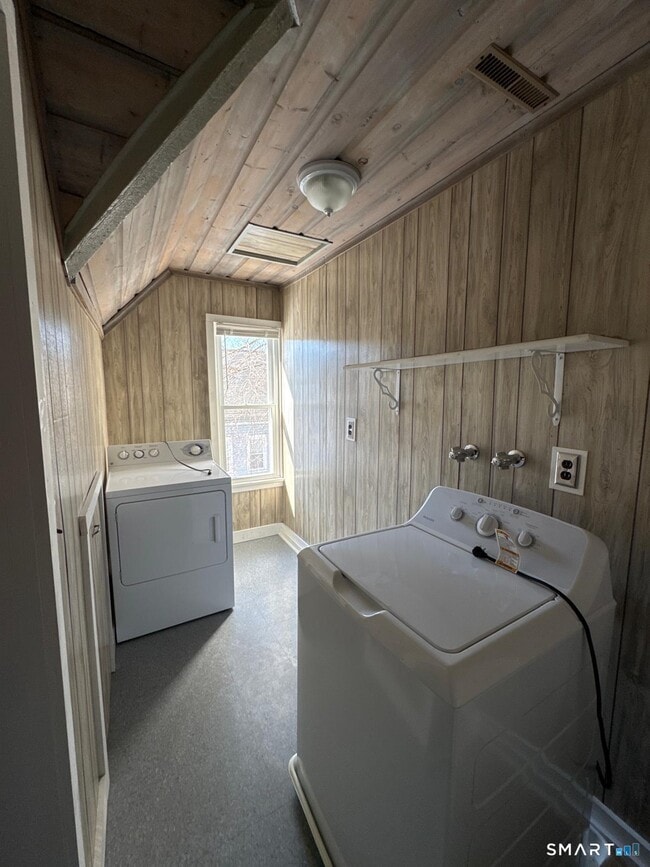 Building Photo - 87 Hill St