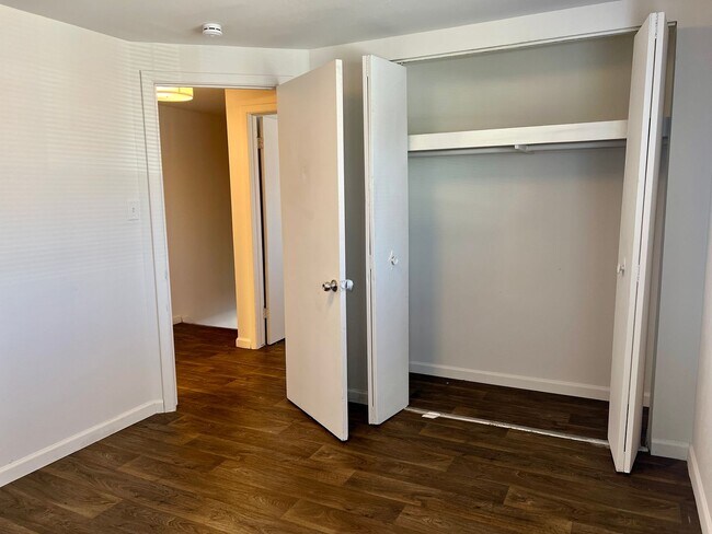 Building Photo - Spacious 2-bedroom 1.5 bath unit available in Westminster