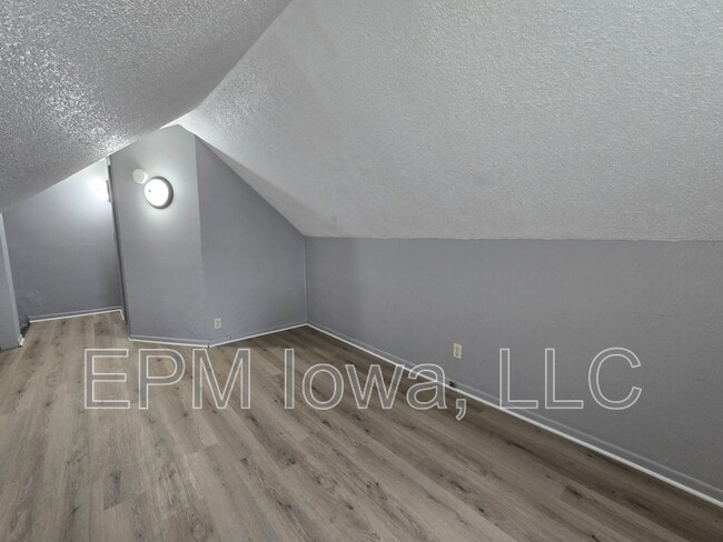 Building Photo - 301 Rath St