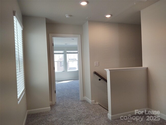 Building Photo - 326 Hyssop Ct