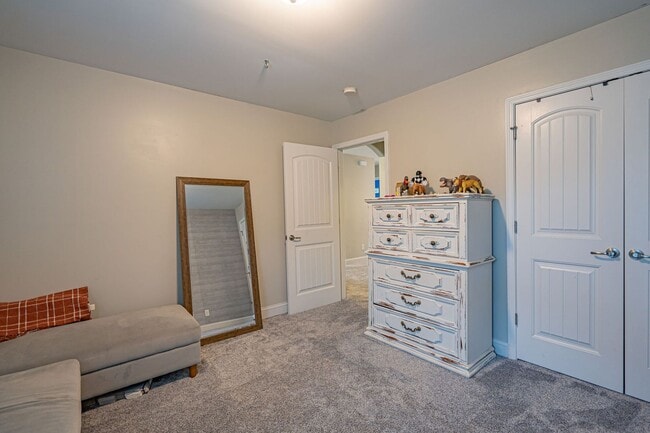 Building Photo - Forest Lakes Pooler